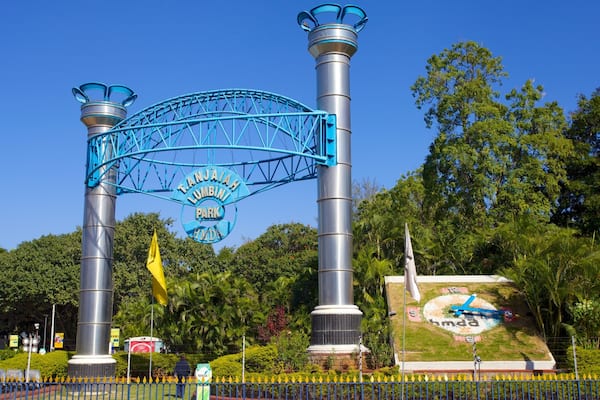 Lumbini-Park das einen Garten und Fahrten