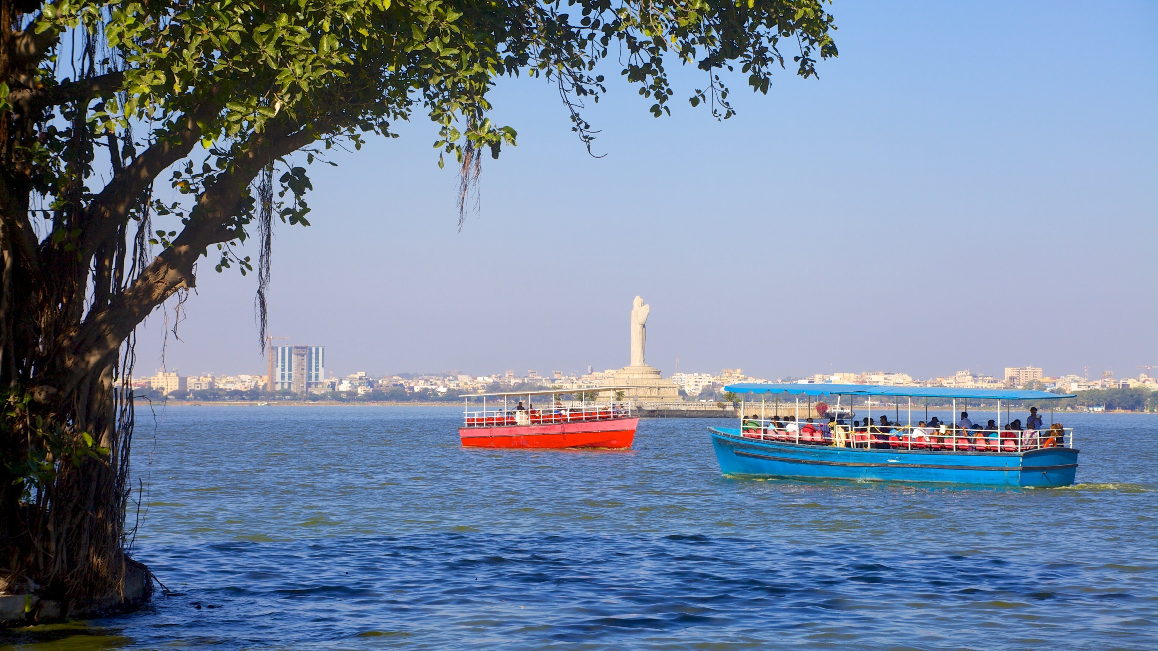 Lumbini Park showing a lake or waterhole and boating