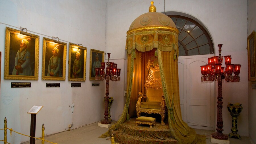 Purani Haveli which includes interior views