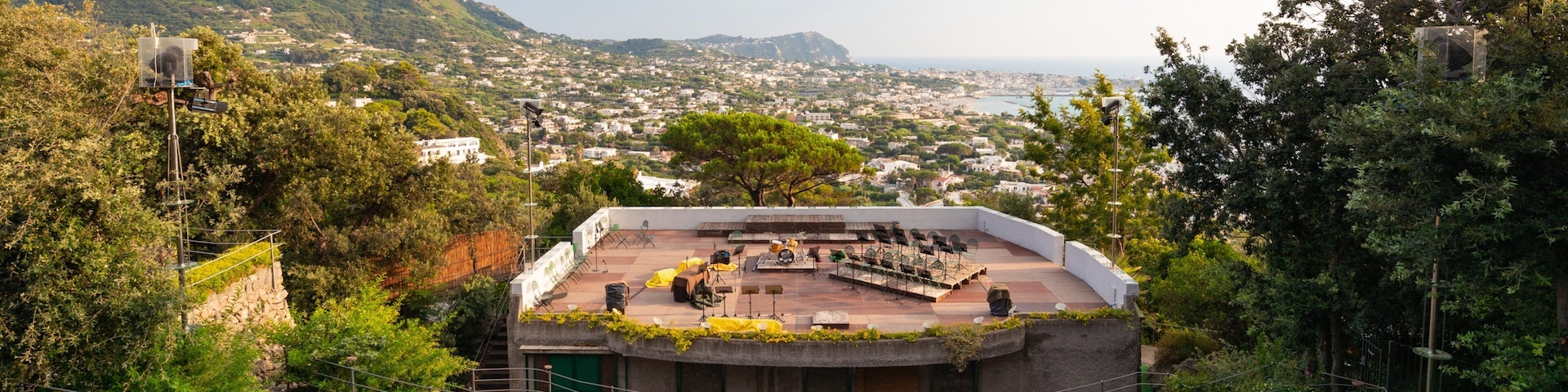 Giardini la Mortella showing landscape views and theater scenes