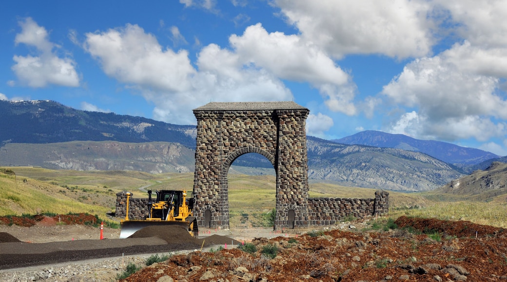 Yellowstone Construction at Arch