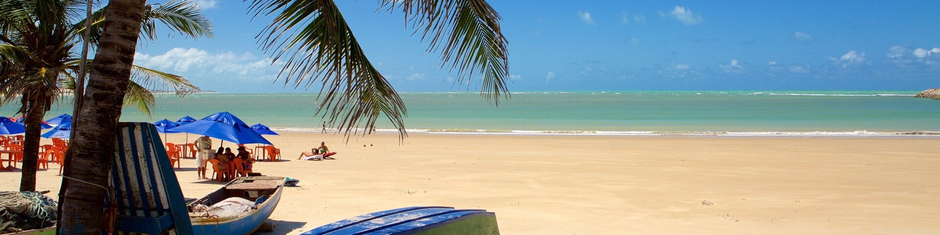Playa de Redinha ofreciendo vistas de una costa, piragüismo y una playa de arena