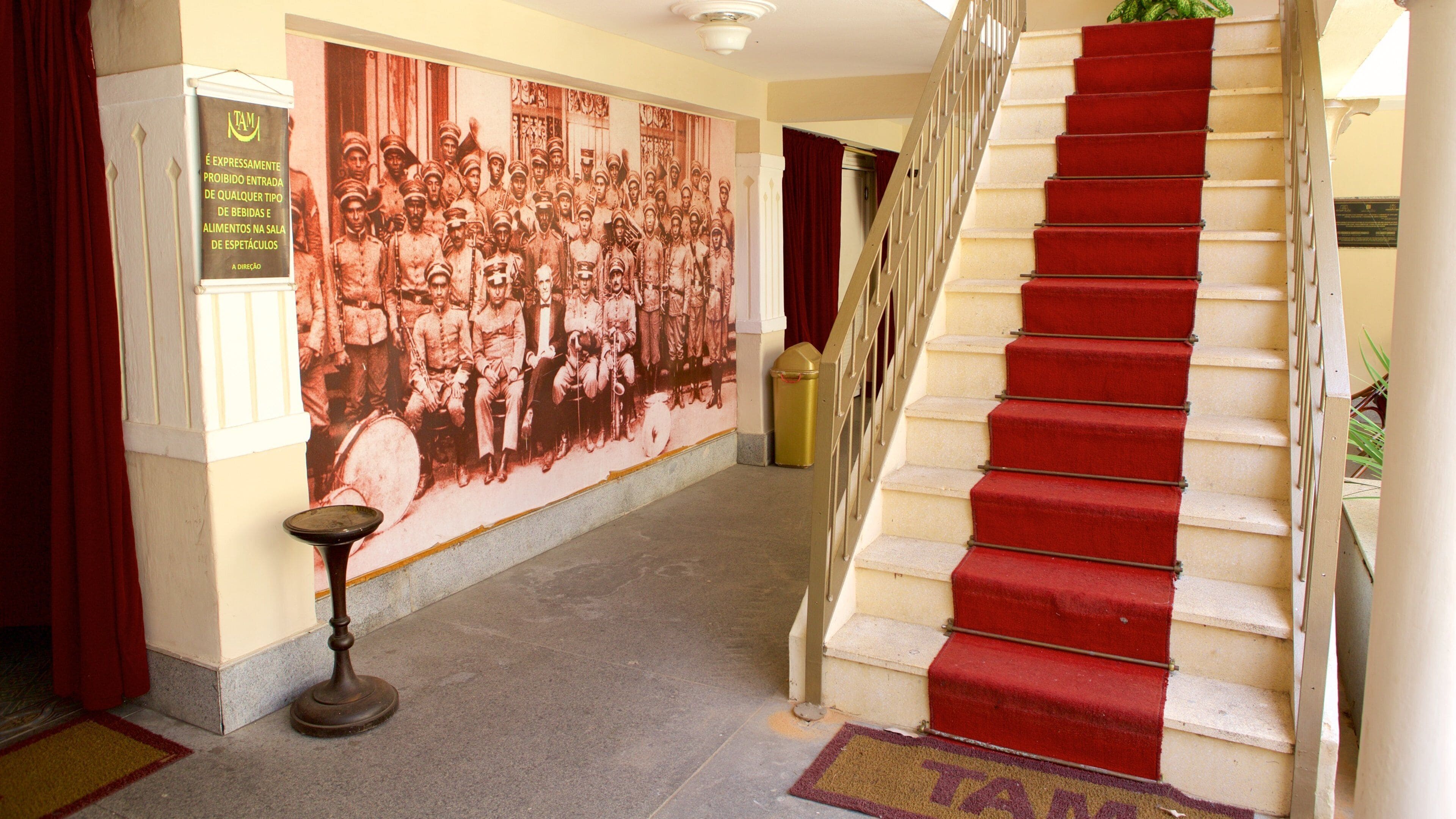 Alberto Maranhao Teater som omfatter interiør og teaterliv