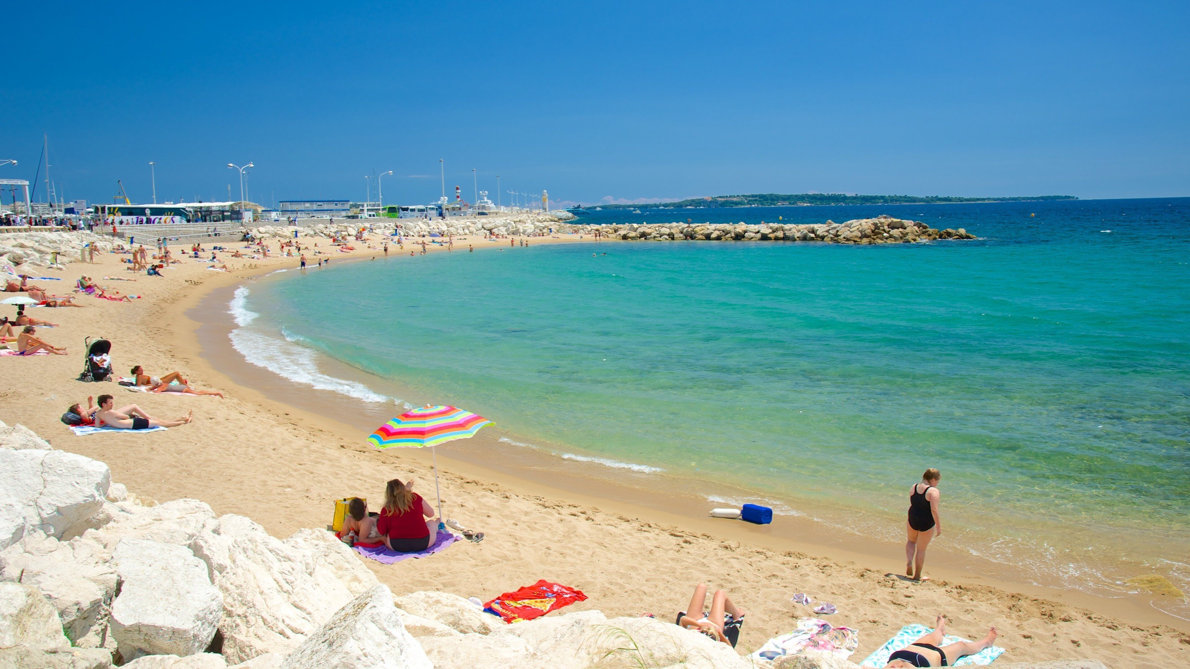 Midi Beach which includes a sandy beach