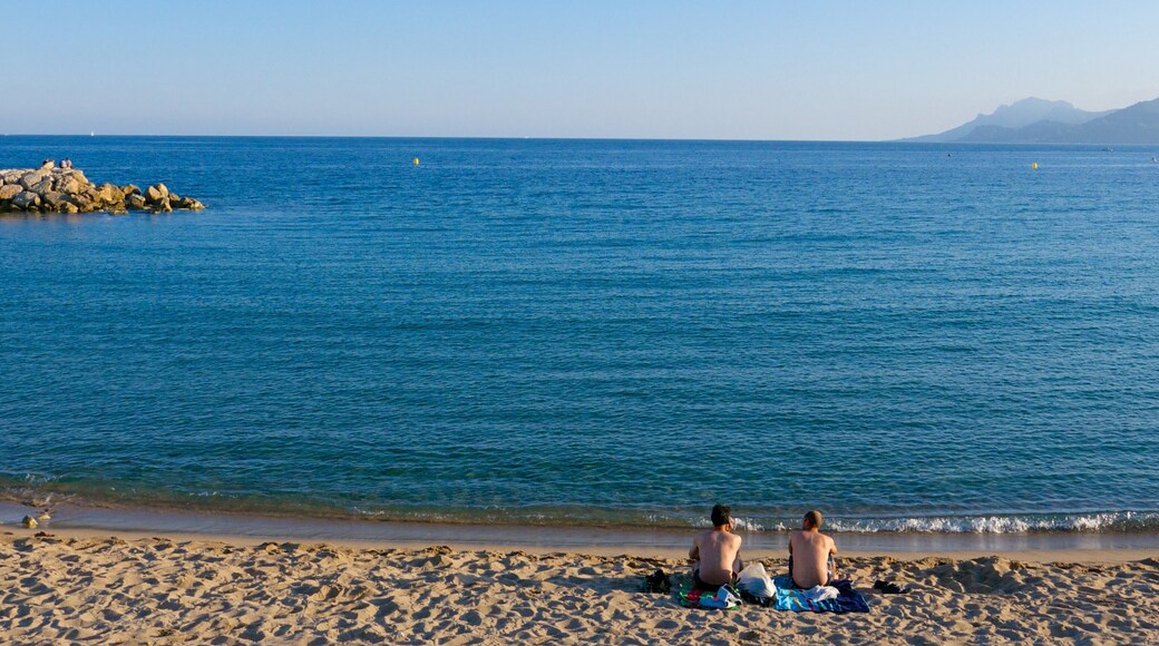 Midi Beach which includes a beach