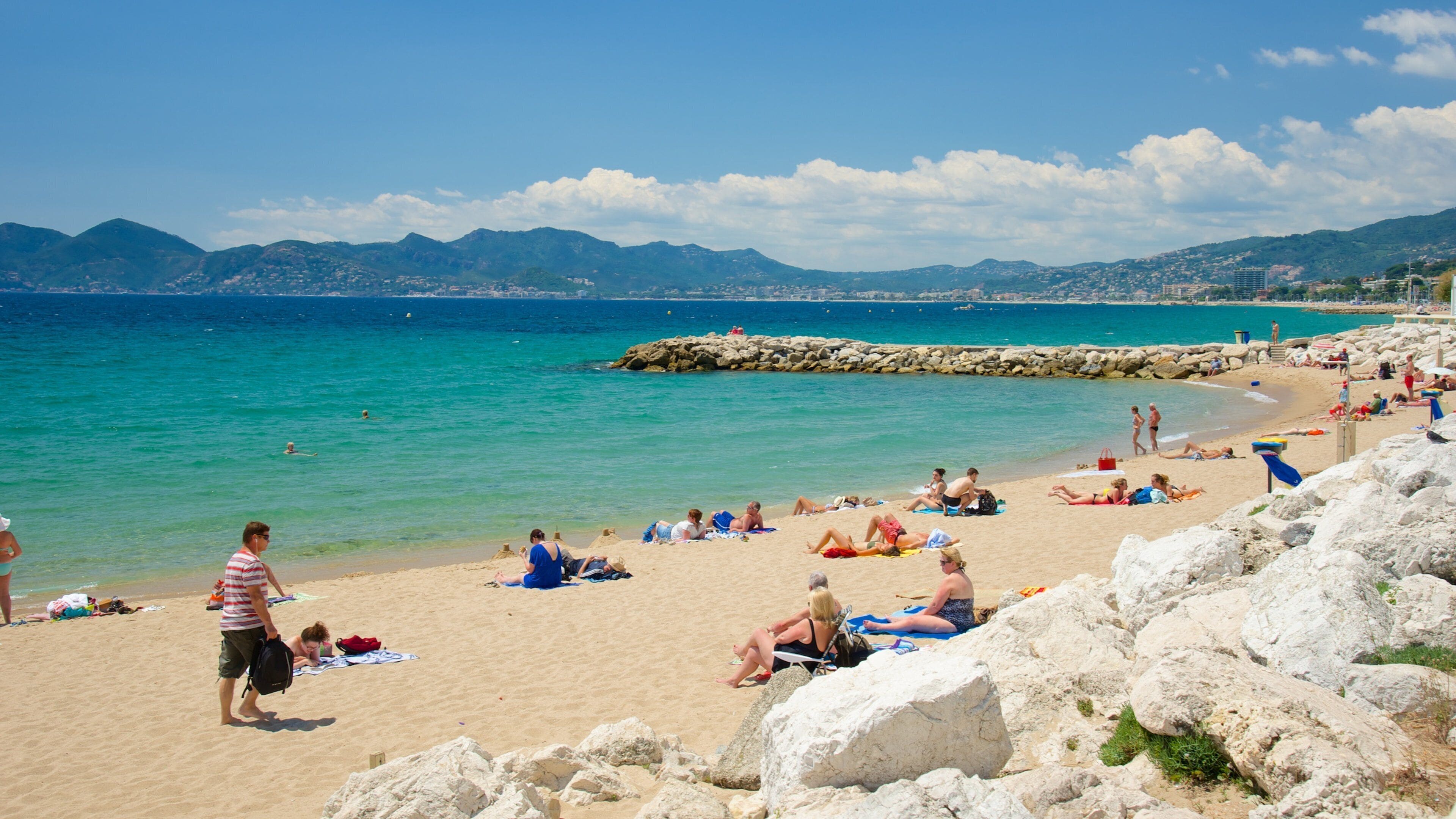 Playa du Midi mostrando una playa