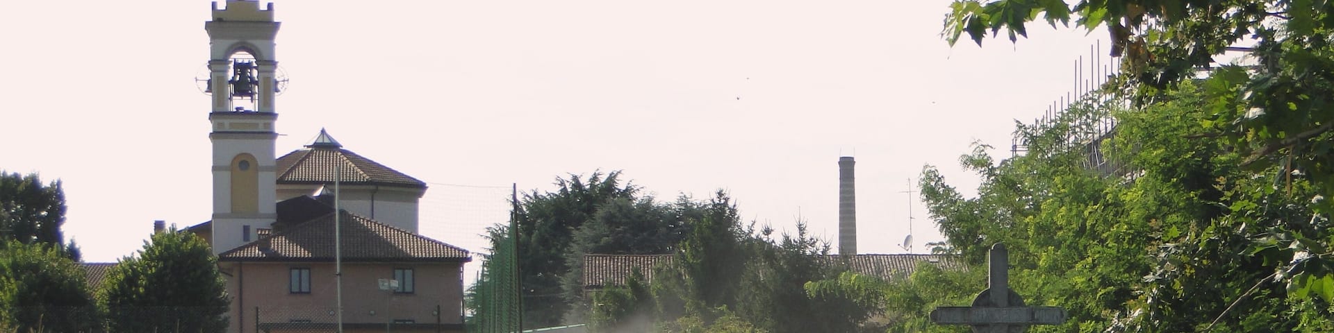 Grumello del Piano (Bergamo), campi presso la chiesa di San Vittore e Maria Immacolata