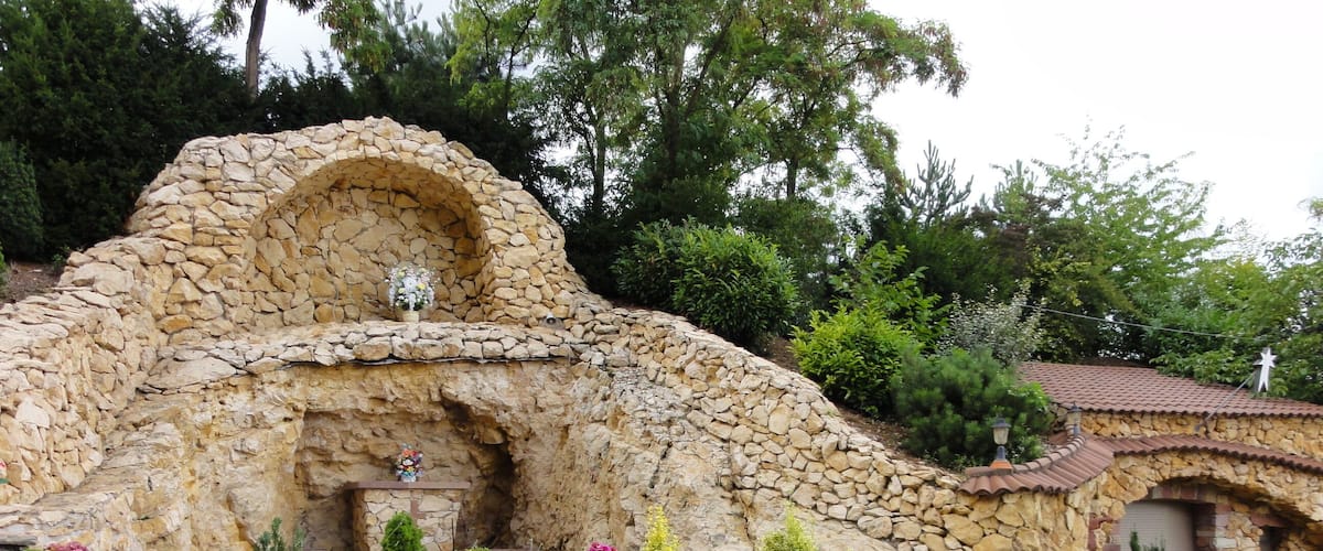 Alsace, Bas-Rhin, Rosheim, Bruderberg, Chapelle Notre-Dame des Sept Douleurs, nouvelles installations de pélerinage.