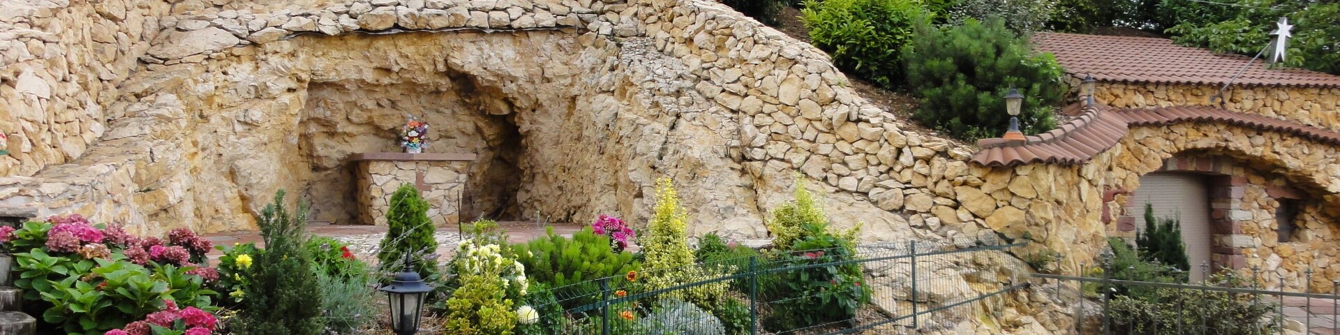 Alsace, Bas-Rhin, Rosheim, Bruderberg, Chapelle Notre-Dame des Sept Douleurs, nouvelles installations de pélerinage.