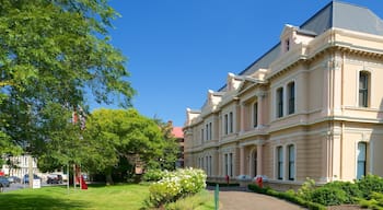 Queen Victoria-kunstgalerij bevat historisch erfgoed, een huis en een tuin