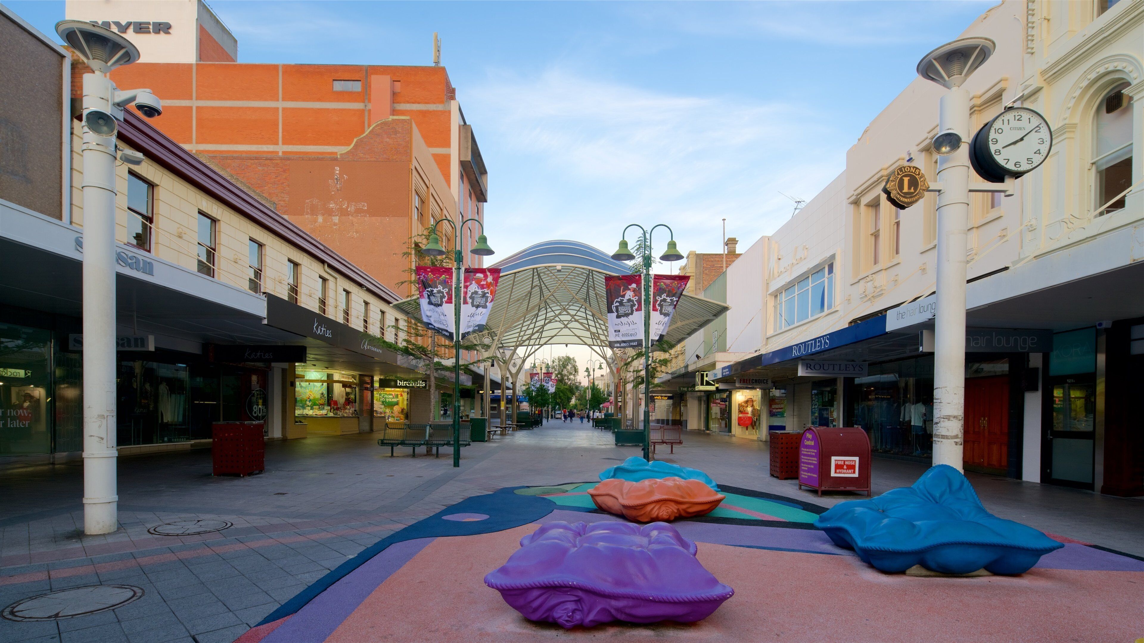 Centro Comercial Brisbane Street que incluye compras