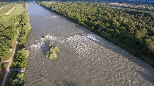 Luftaufnahme Isteiner Schwellen bei Hochwasser