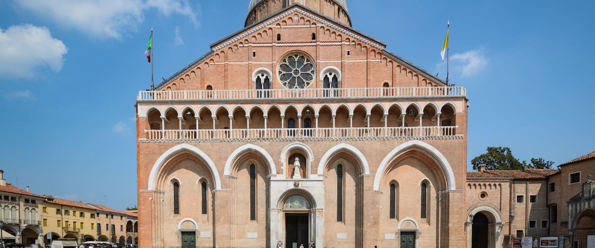 City Center Padova showing a church or cathedral and heritage architecture