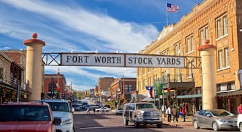 Fort Worth Stockyards das einen Beschilderung und Kleinstadt oder Dorf