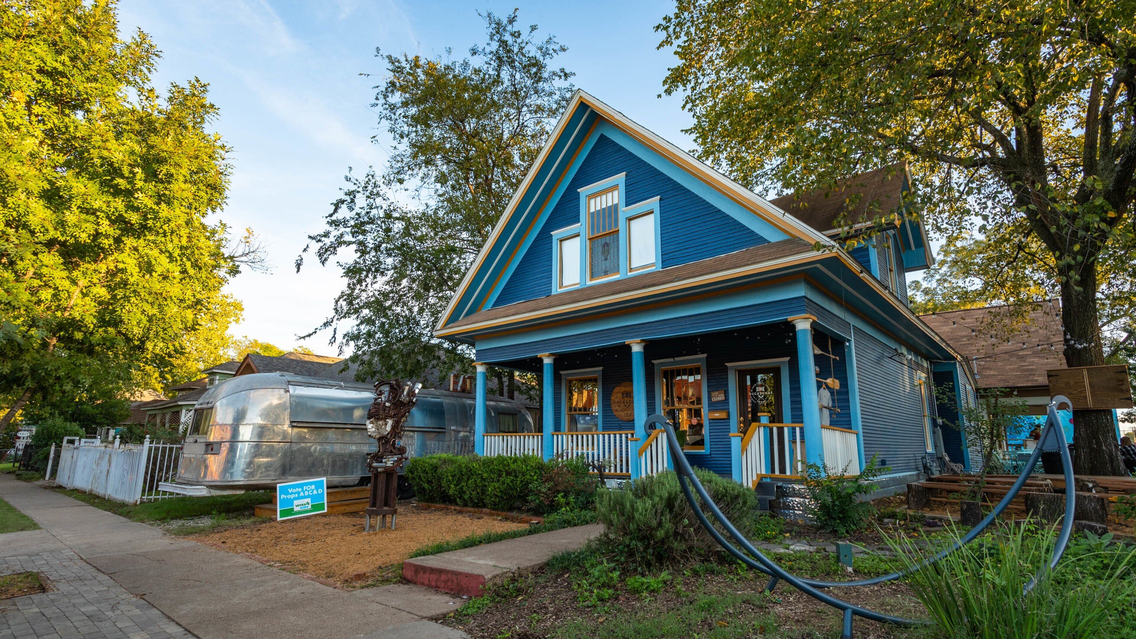 Bishop Arts District showing a house