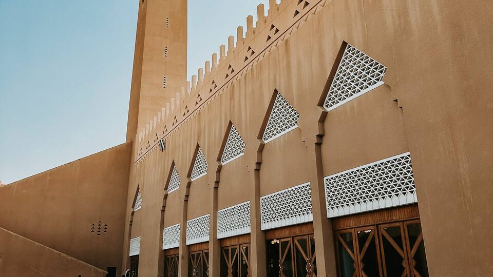 Picturesque view of Masjid Diplomatic Quarters in Riyadh, Saudi Arabia