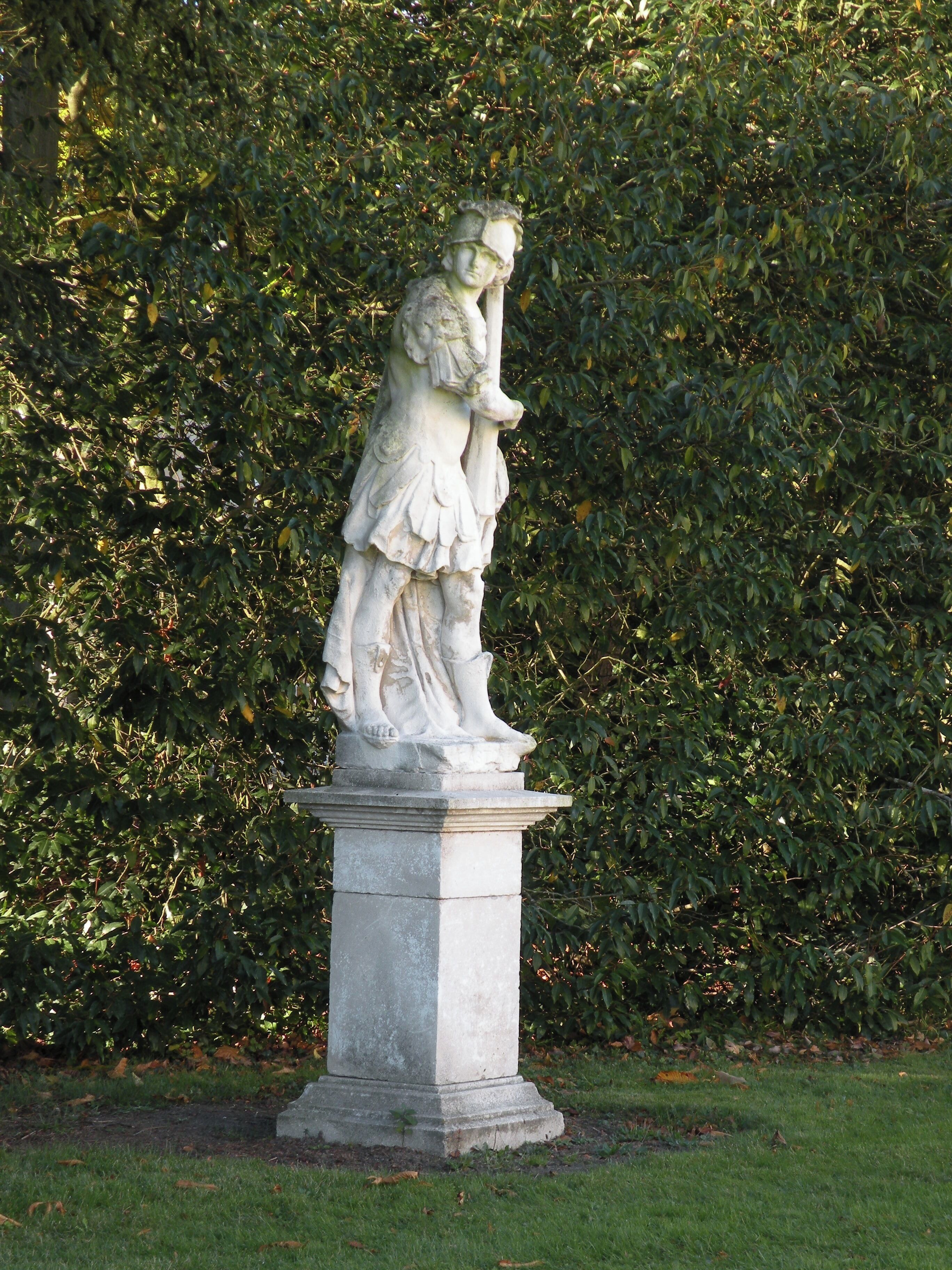 Abbaye de Chaalis statue