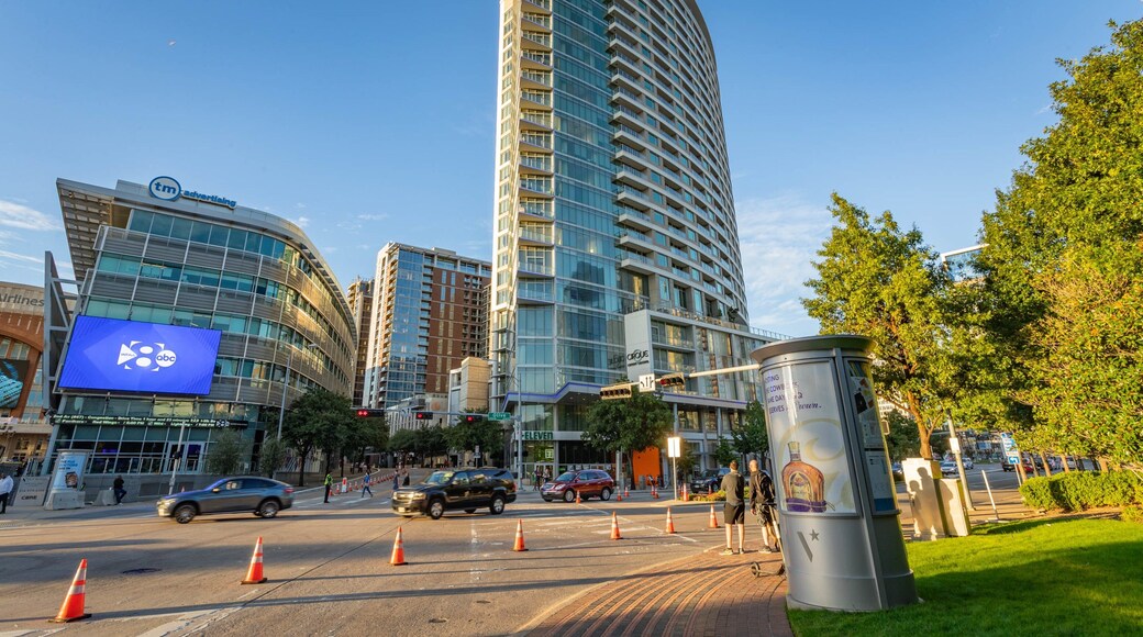 Victory Park featuring a city