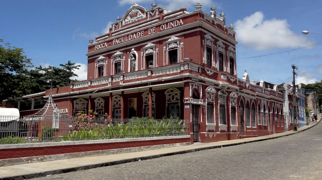 #Olinda #Unesco
Olinda foi fundada em 1535 e é a mais antiga entre as cidades brasileiras declaradas Patrimônio Histórico e Cultural da Humanidade pela UNESCO. Olinda abriga dezenas de igrejas e conventos barrocos de inestimável valor histórico e mantém o seu traçado urbano colonial. Foi também eleita a primeira Capital Brasileira da Cultura.
Olinda was founded in 1535 and is the oldest among Brazilian cities declared a World Heritage Site by UNESCO. Olinda houses dozens of baroque churches and convents of inestimable historical value and maintains its colonial urban layout. It was also elected the first Brazilian Capital of Culture.