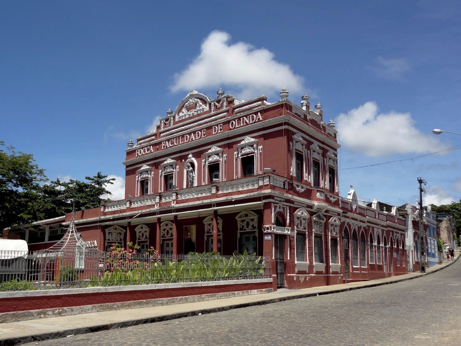 #Olinda #Unesco
Olinda foi fundada em 1535 e é a mais antiga entre as cidades brasileiras declaradas Patrimônio Histórico e Cultural da Humanidade pela UNESCO. Olinda abriga dezenas de igrejas e conventos barrocos de inestimável valor histórico e mantém o seu traçado urbano colonial. Foi também eleita a primeira Capital Brasileira da Cultura.
Olinda was founded in 1535 and is the oldest among Brazilian cities declared a World Heritage Site by UNESCO. Olinda houses dozens of baroque churches and convents of inestimable historical value and maintains its colonial urban layout. It was also elected the first Brazilian Capital of Culture.
