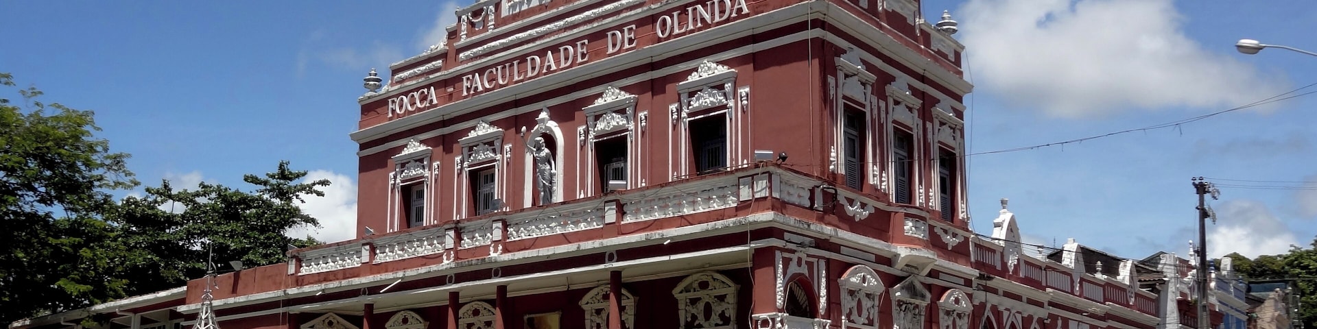 #Olinda #Unesco
Olinda foi fundada em 1535 e é a mais antiga entre as cidades brasileiras declaradas Patrimônio Histórico e Cultural da Humanidade pela UNESCO. Olinda abriga dezenas de igrejas e conventos barrocos de inestimável valor histórico e mantém o seu traçado urbano colonial. Foi também eleita a primeira Capital Brasileira da Cultura.
Olinda was founded in 1535 and is the oldest among Brazilian cities declared a World Heritage Site by UNESCO. Olinda houses dozens of baroque churches and convents of inestimable historical value and maintains its colonial urban layout. It was also elected the first Brazilian Capital of Culture.