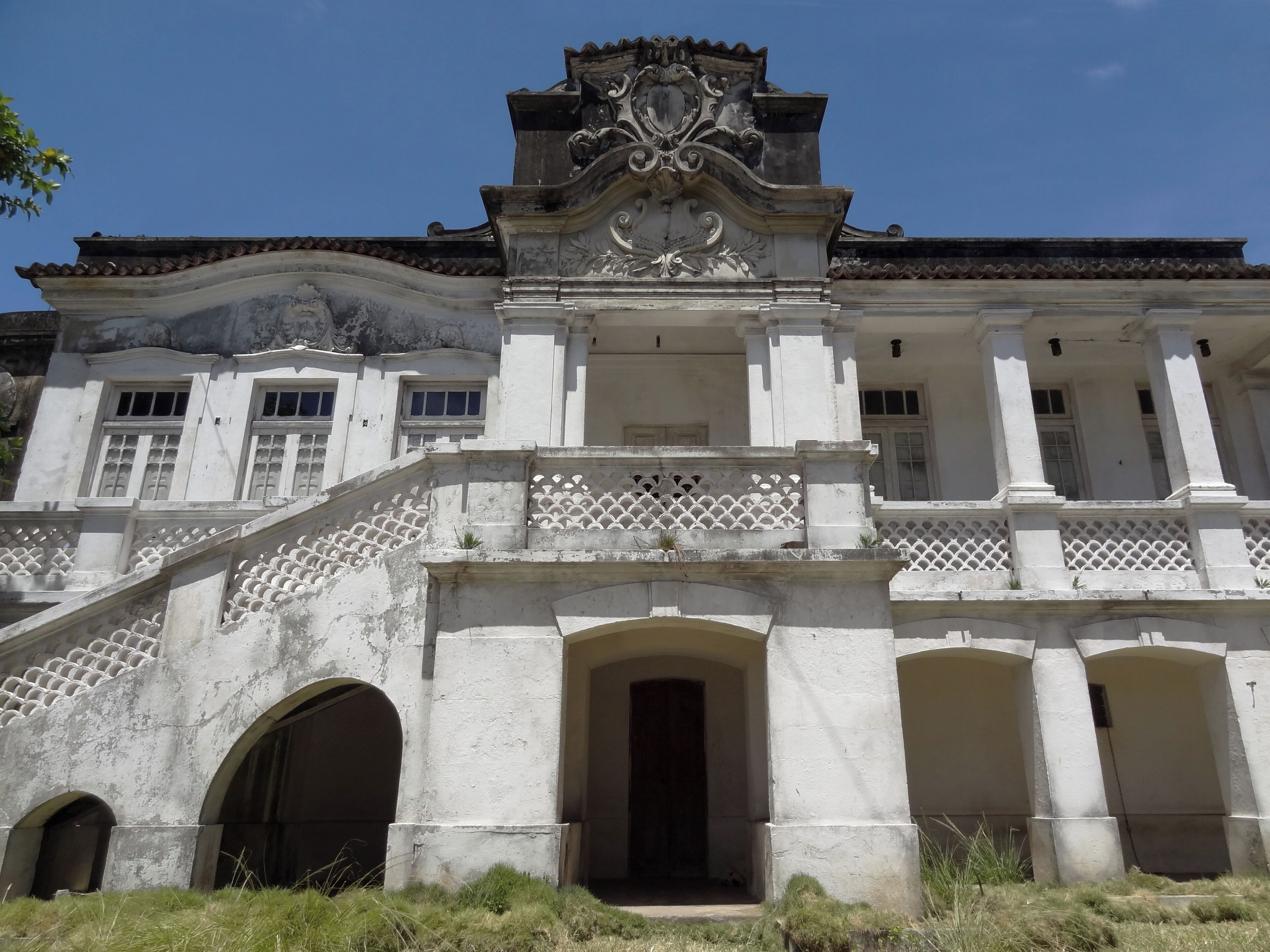 #Olinda #Unesco

Olinda foi fundada em 1535 e é a mais antiga entre as cidades brasileiras declaradas Patrimônio Histórico e Cultural da Humanidade pela UNESCO. Olinda abriga dezenas de igrejas e conventos barrocos de inestimável valor histórico e mantém o seu traçado urbano colonial. Foi também eleita a primeira Capital Brasileira da Cultura. 

Olinda was founded in 1535 and is the oldest among Brazilian cities declared a World Heritage Site by UNESCO. Olinda houses dozens of baroque churches and convents of inestimable historical value and maintains its colonial urban layout. It was also elected the first Brazilian Capital of Culture.