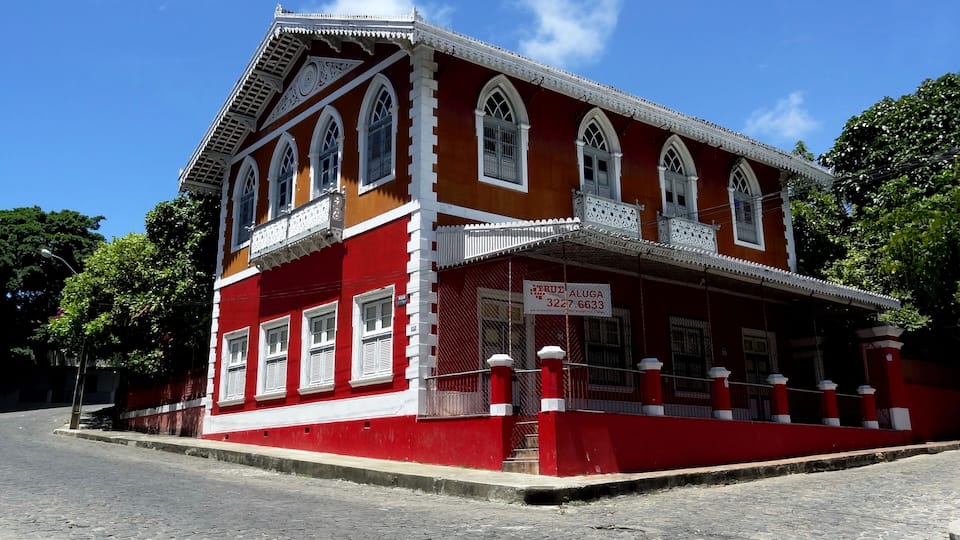 #Olinda #Unesco
Olinda foi fundada em 1535 e é a mais antiga entre as cidades brasileiras declaradas PatrimÎnio Histórico e Cultural da Humanidade pela UNESCO. Olinda abriga dezenas de igrejas e conventos barrocos de inestimåvel valor histórico e mantém o seu traçado urbano colonial. Foi também eleita a primeira Capital Brasileira da Cultura.
Olinda was founded in 1535 and is the oldest among Brazilian cities declared a World Heritage Site by UNESCO. Olinda houses dozens of baroque churches and convents of inestimable historical value and maintains its colonial urban layout. It was also elected the first Brazilian Capital of Culture.