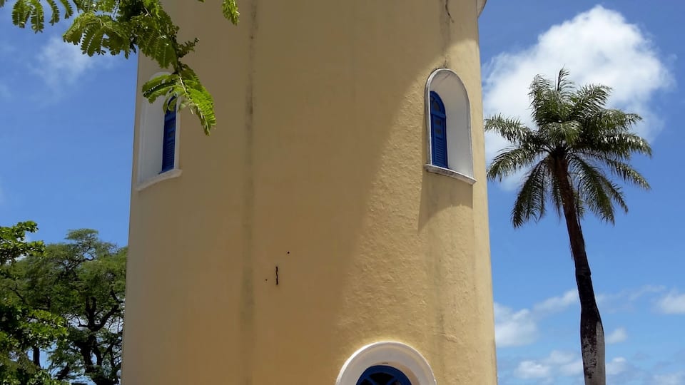 #Olinda #Unesco
ObservatĂłrio
Olinda foi fundada em 1535 e é a mais antiga entre as cidades brasileiras declaradas PatrimÎnio Histórico e Cultural da Humanidade pela UNESCO. Olinda abriga dezenas de igrejas e conventos barrocos de inestimåvel valor histórico e mantém o seu traçado urbano colonial. Foi também eleita a primeira Capital Brasileira da Cultura.
Observatory
Olinda was founded in 1535 and is the oldest among Brazilian cities declared a World Heritage Site by UNESCO. Olinda houses dozens of baroque churches and convents of inestimable historical value and maintains its colonial urban layout. It was also elected the first Brazilian Capital of Culture.