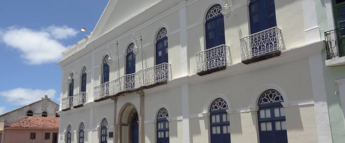 #Olinda #Unesco
Olinda foi fundada em 1535 e é a mais antiga entre as cidades brasileiras declaradas Patrimônio Histórico e Cultural da Humanidade pela UNESCO. Olinda abriga dezenas de igrejas e conventos barrocos de inestimável valor histórico e mantém o seu traçado urbano colonial. Foi também eleita a primeira Capital Brasileira da Cultura.
Olinda was founded in 1535 and is the oldest among Brazilian cities declared a World Heritage Site by UNESCO. Olinda houses dozens of baroque churches and convents of inestimable historical value and maintains its colonial urban layout. It was also elected the first Brazilian Capital of Culture.