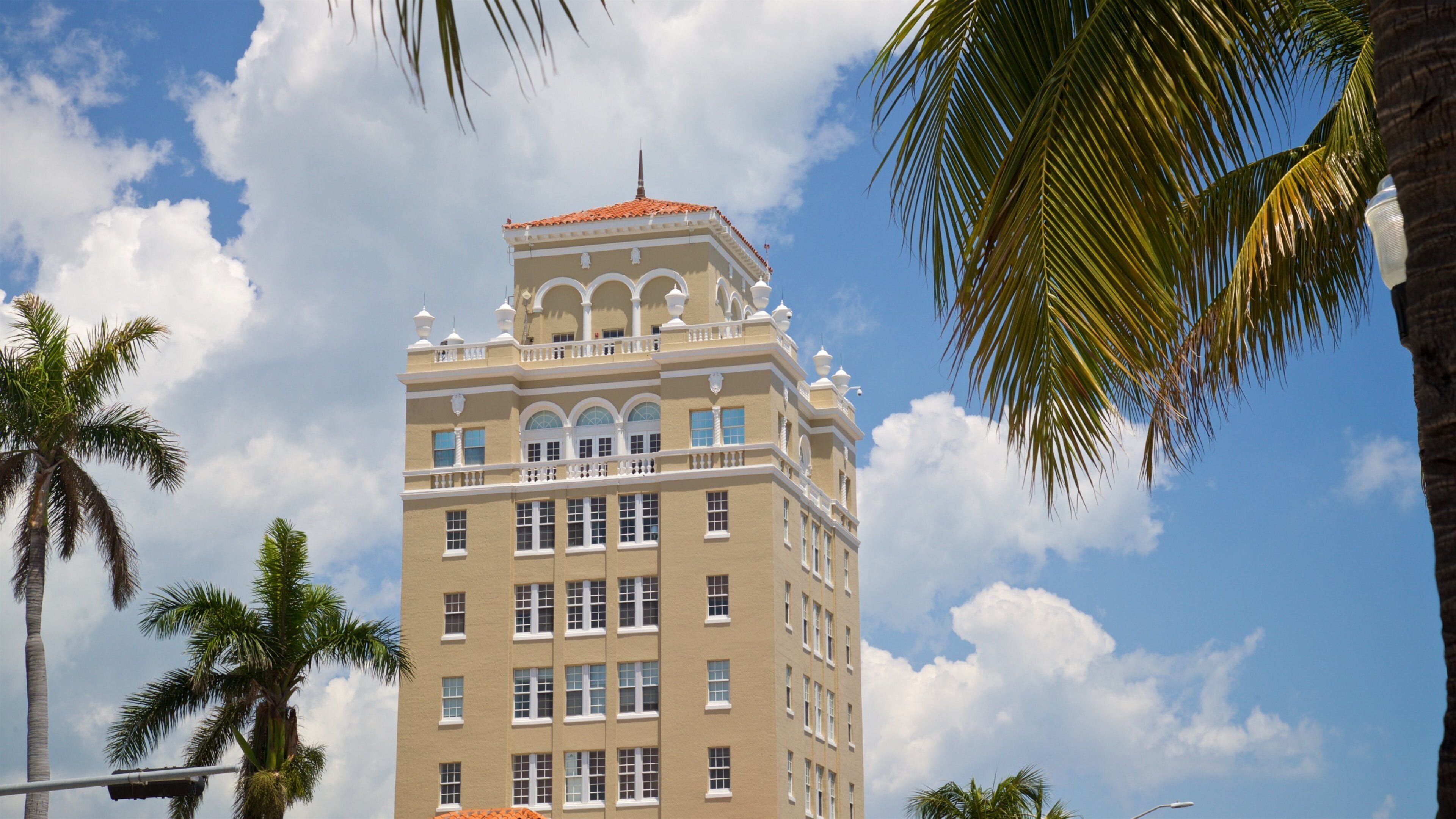 Espanola Way and Washington Avenue