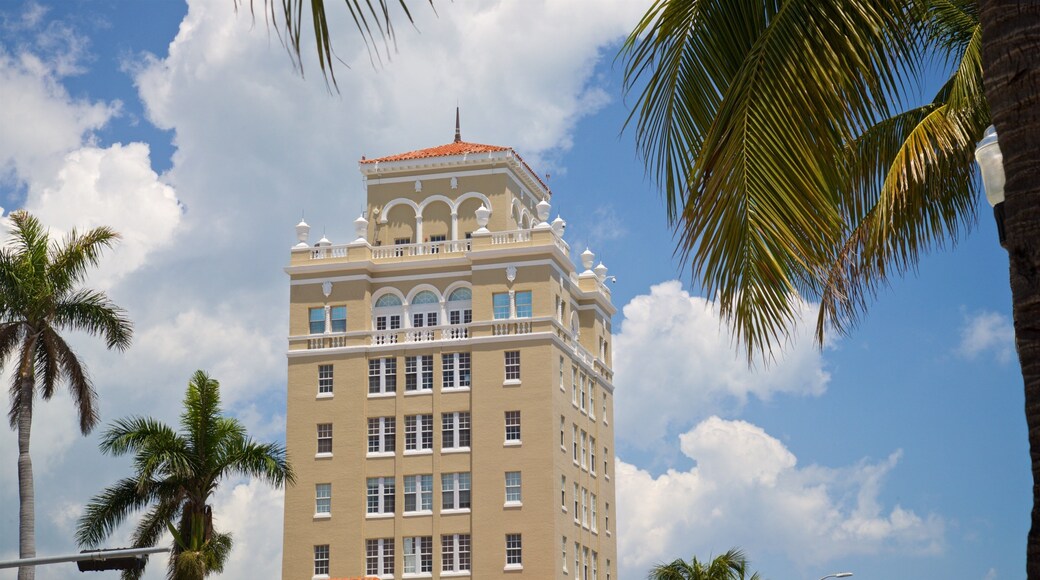Espanola Way and Washington Avenue