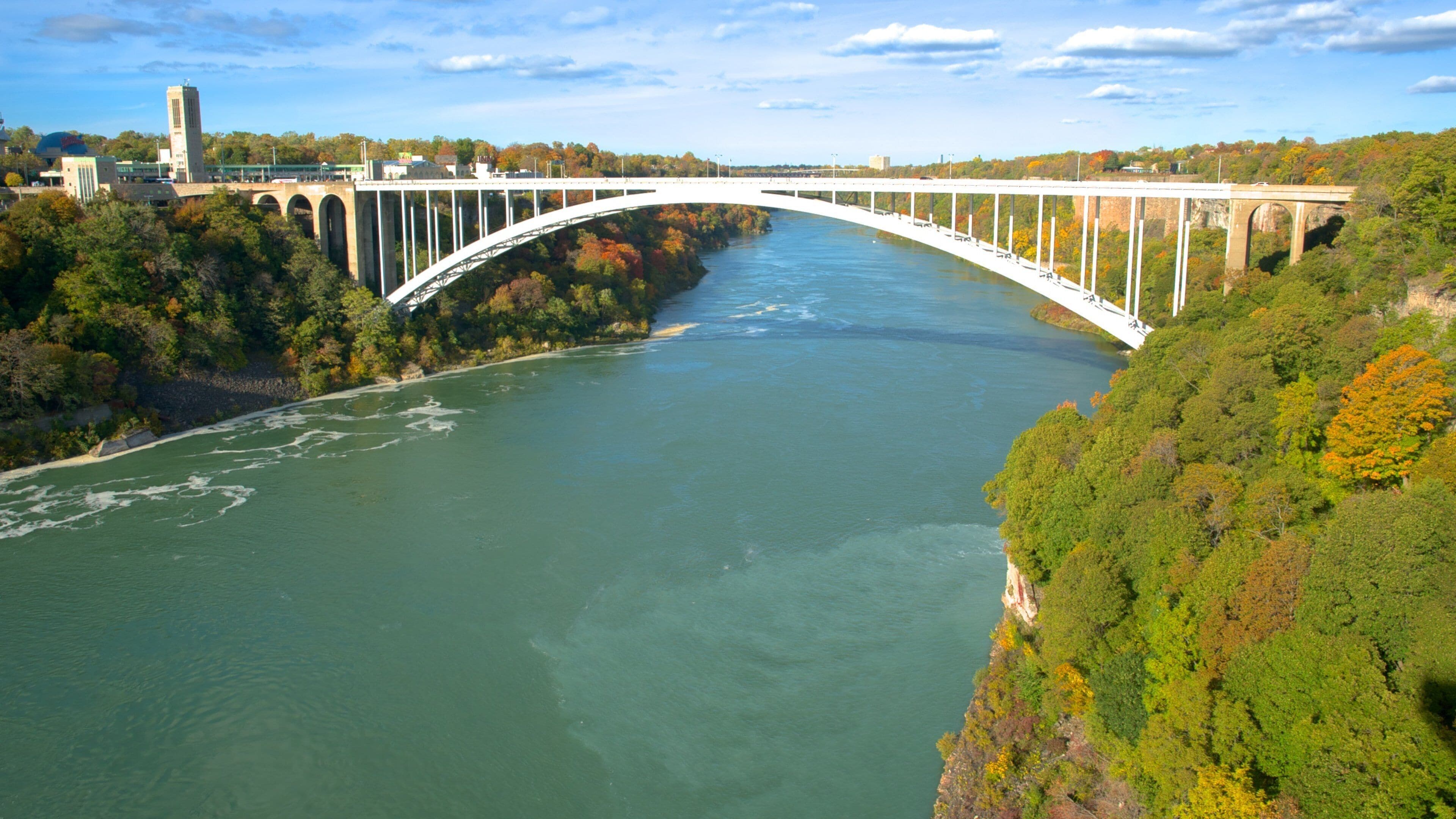 Rainbow Bridge qui includes panoramas, rivière ou ruisseau et pont