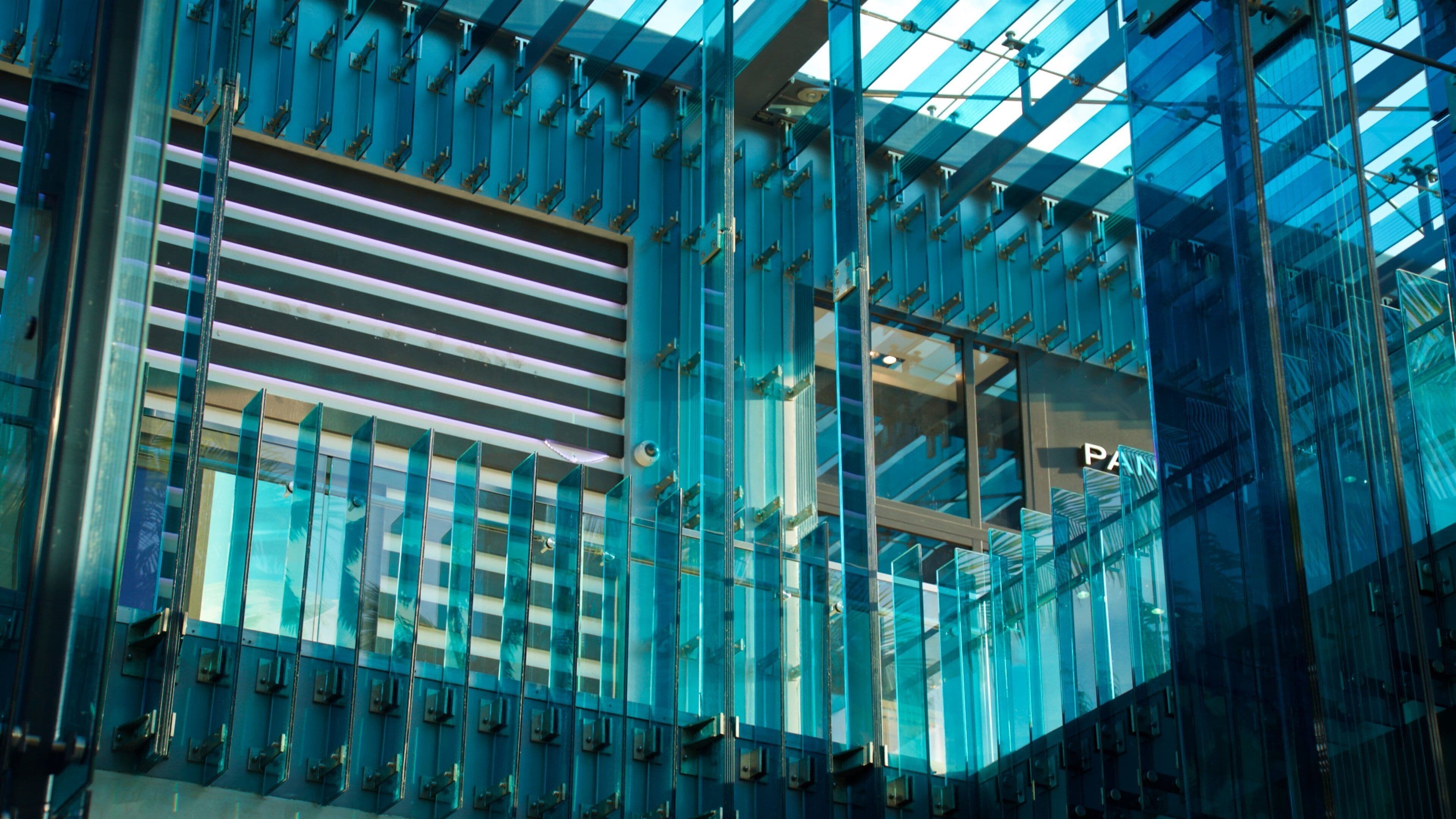 Miami Design Shopping District showing interior views