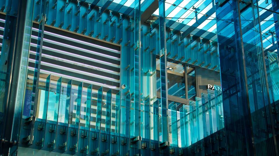 Miami Design Shopping District showing interior views