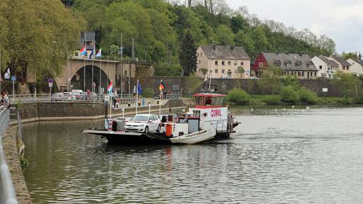 Wasserbillig (Grand Duchy of Luxembourg): the ferry on the Moselle river between Wasserbillig and Oberbillig (Germany). Background: the railway bridge on the Sûre (or Sauer) river, on the border between Luxembourg and Germany, and the hamlet of Wasserbilligerbrück (municipality of Langsur, Germany).