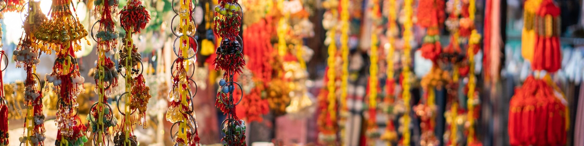 Tai Yuen Street Toy Market showing markets