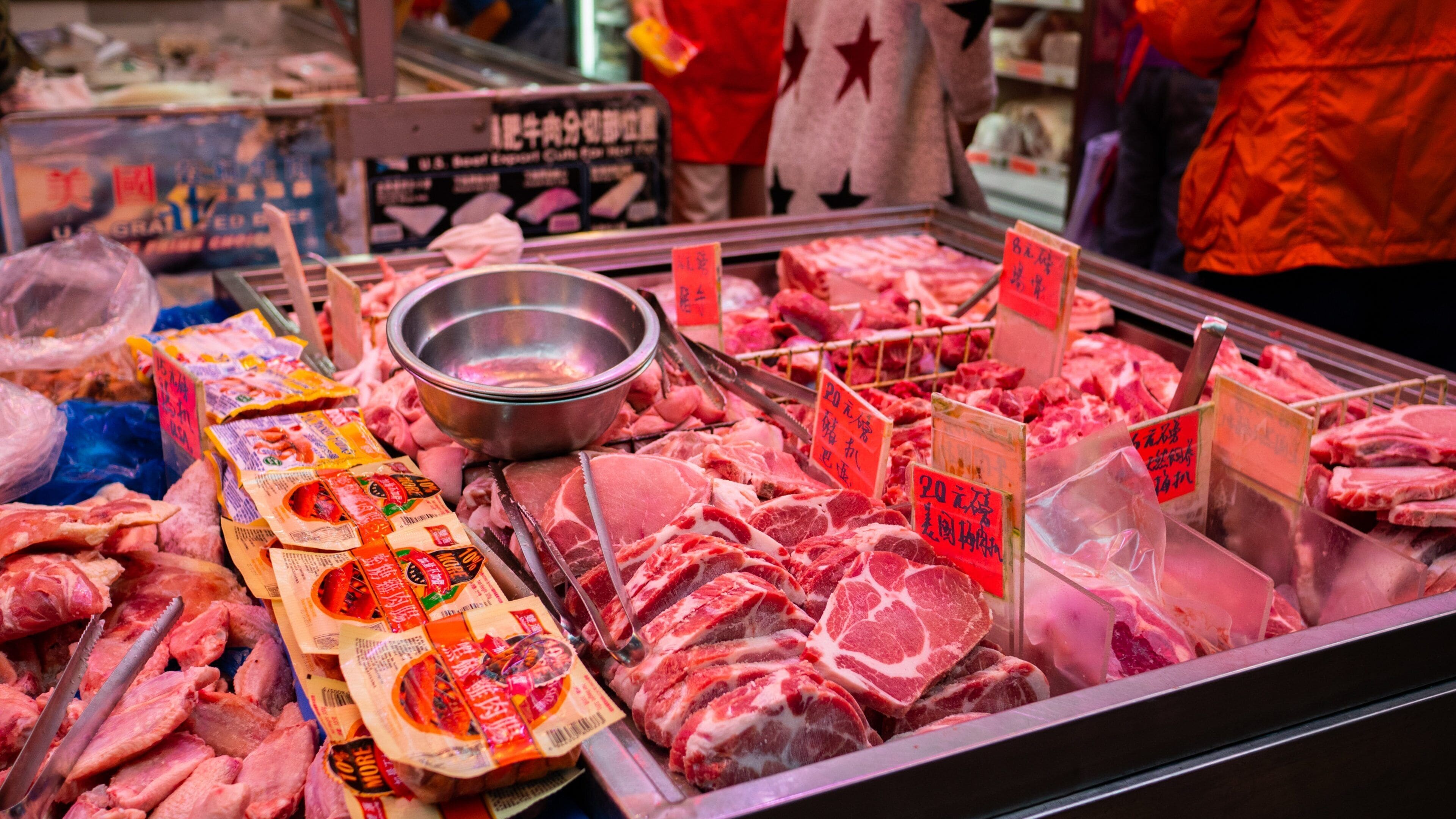 Wan Chai Road showing markets, interior views and food