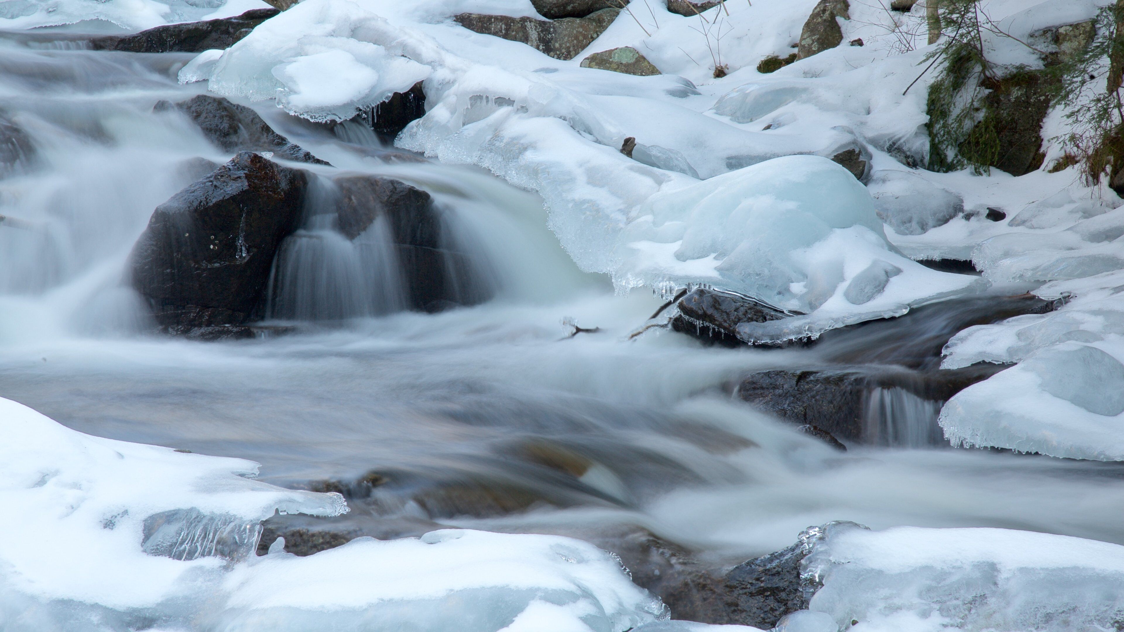 Gatineau Park showing a waterfall and snow