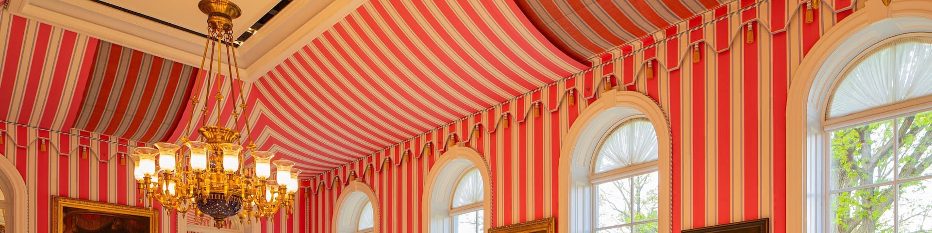 Rideau Hall featuring art, heritage elements and interior views