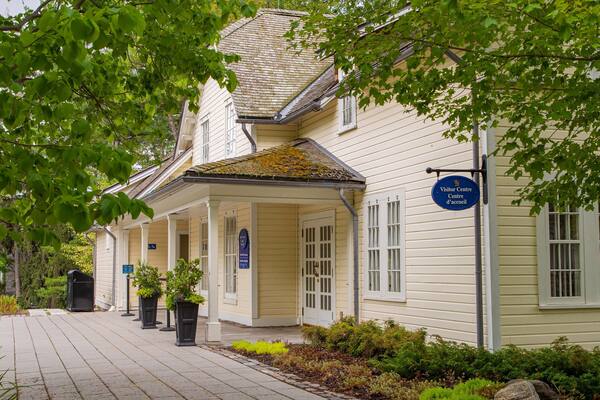 Rideau Hall featuring heritage elements and a house