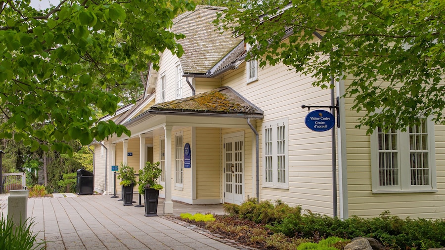Rideau Hall featuring heritage elements and a house