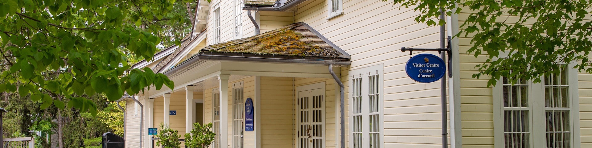 Rideau Hall featuring heritage elements and a house