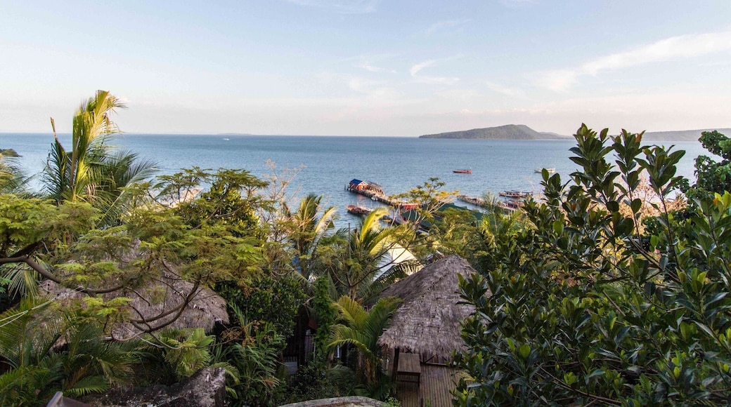 Good things take hard work to attain, but are worth the struggle - like this view from Skybar, above Tui Village on Koh Rong, #Cambodia 🇰🇭. The stairs up there are very steep!
#LifeAtExpedia
#TroveOnTuesday