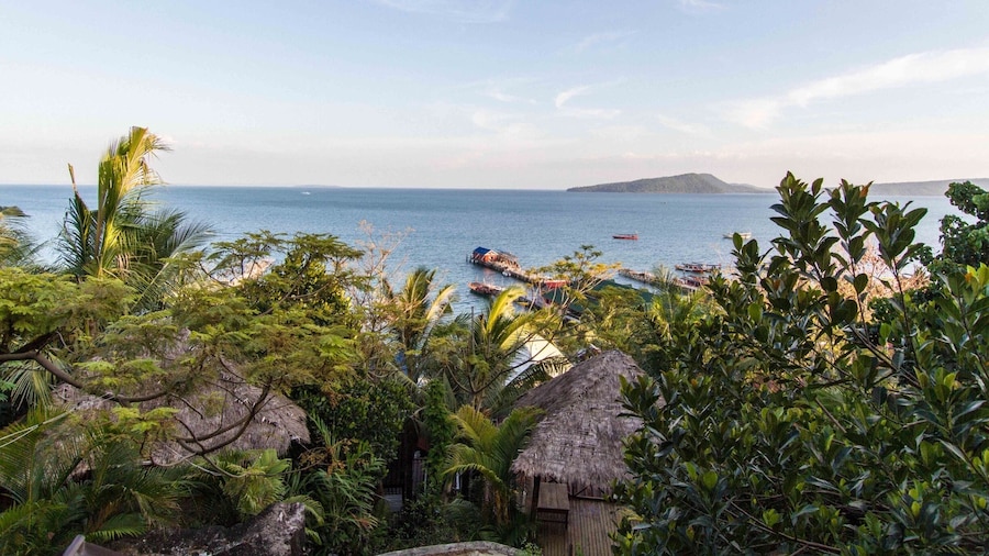 Good things take hard work to attain, but are worth the struggle - like this view from Skybar, above Tui Village on Koh Rong, #Cambodia 🇰🇭. The stairs up there are very steep!
#LifeAtExpedia
#TroveOnTuesday