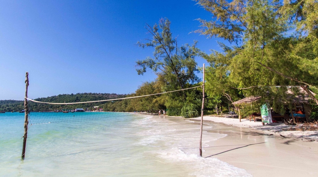 #Volleyball on Koh Tui Beach of Koh Rong, #Cambodia 🇰🇭, anyone? This relatively small beach on the tiny, barely developed island off Sihanoukville has the best choice of facilities, even if they are a little ramshackle in some cases.
#LifeAtExpedia