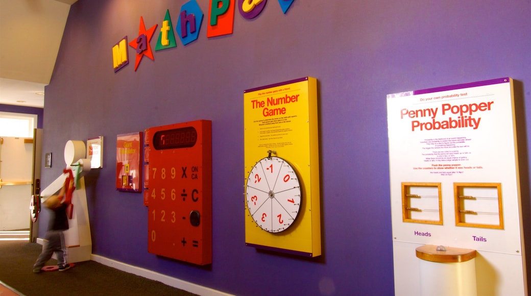 The Magic House, St. Louis Children\'s Museum que incluye vistas interiores