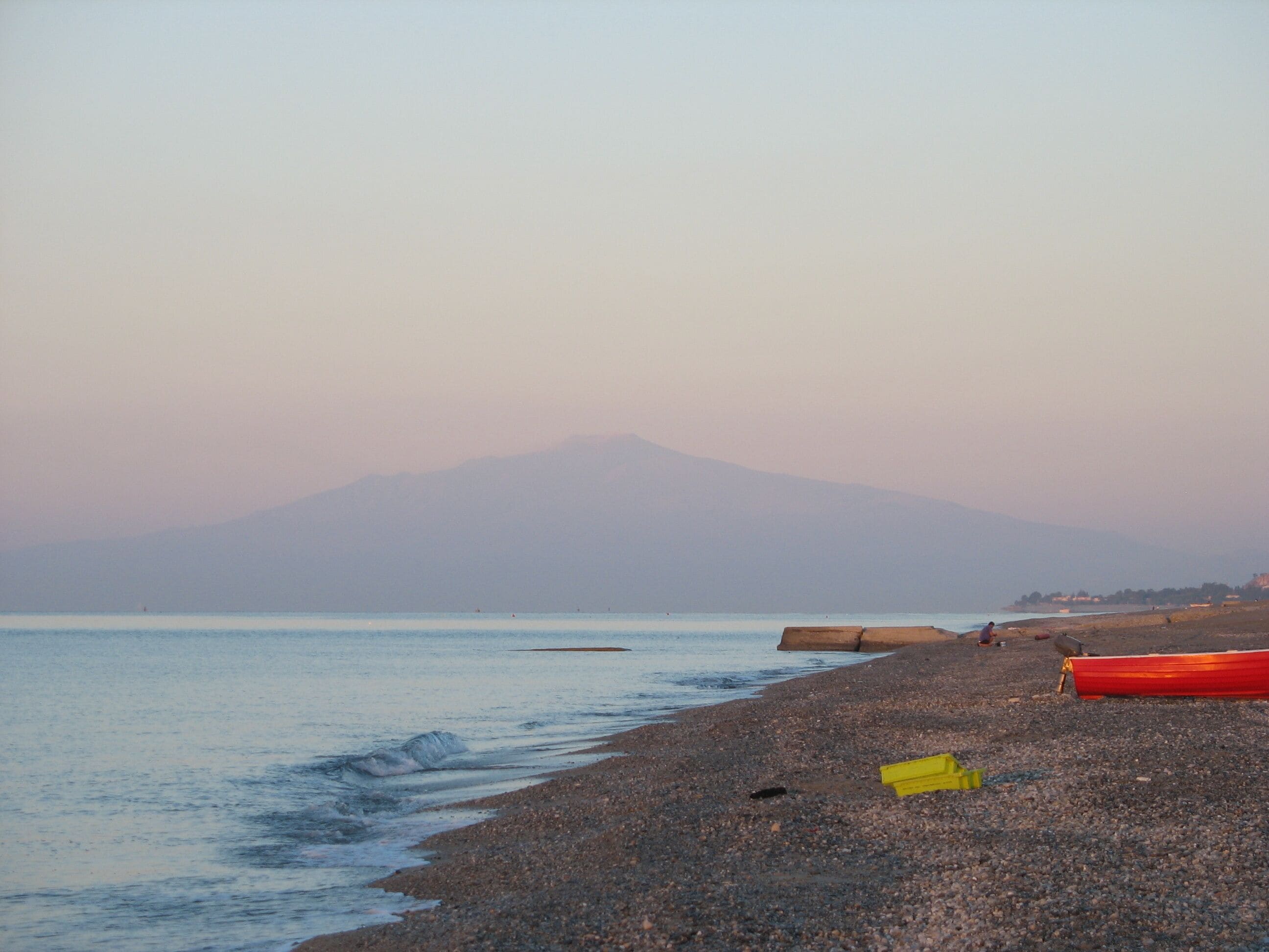 Etna v ranním oparu