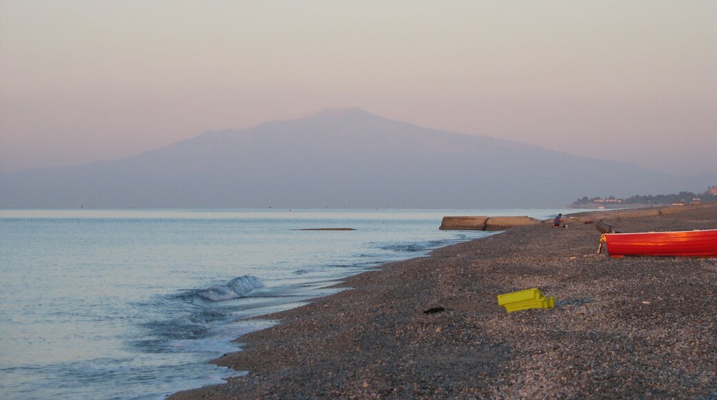 Etna v ranním oparu