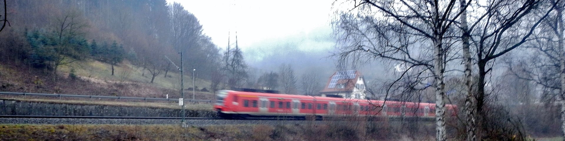 Ausblick vom 366 km langen Neckartalradweg auf die Bahnstrecke Stuttgart - Singen