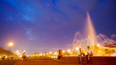 Phnom Penh showing a fountain, night scenes and a square or plaza